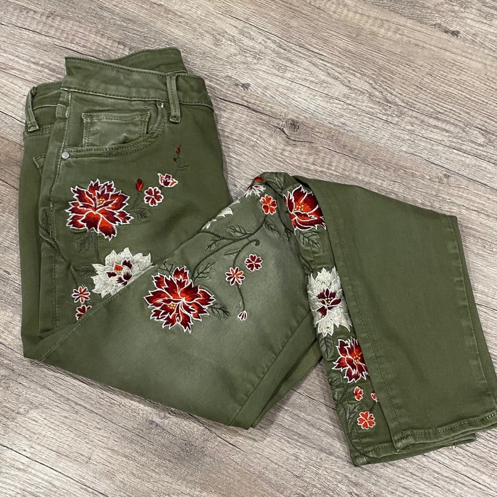 Driftwood olive Jackie jeans w/flower embroidery